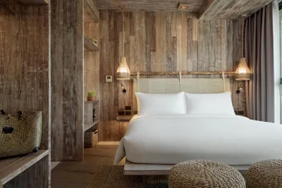 Suite mit einem Schlafzimmer und Poolblick — Dinso Resort & Villas Phuket, Vignette Collection by IHG